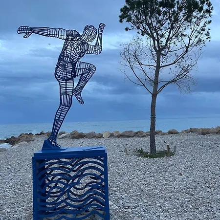 Loubet Plage- Entre Et Cannes 公寓 *
